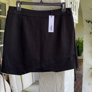 BB DAKOTA-STEVE MADDEN-Blk. Skirt with detail hem-